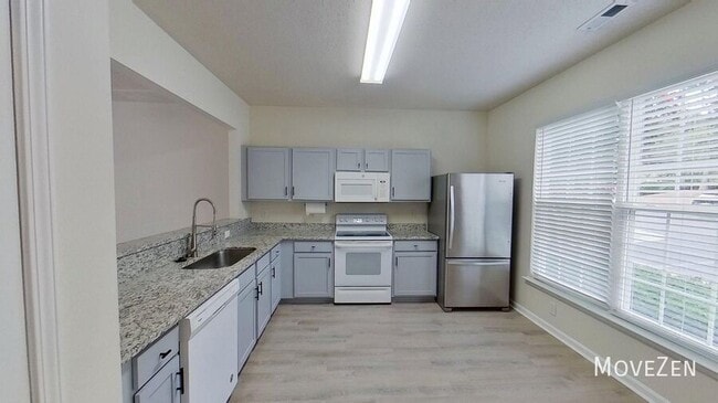 Building Photo - 614 Canyon Lake Cir
