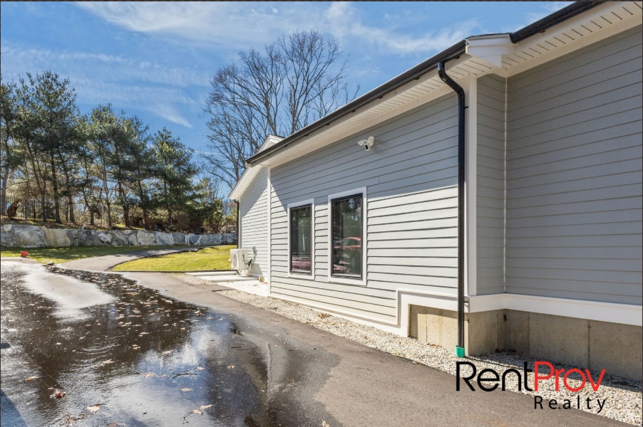 Building Photo - 517 Country View Dr