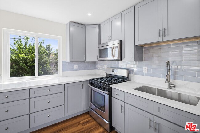 Building Photo - 4622 W 149th St