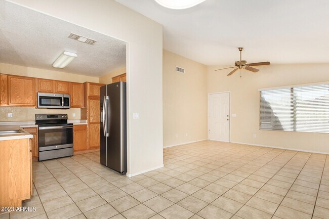 Building Photo - 8548 W Hatcher Rd