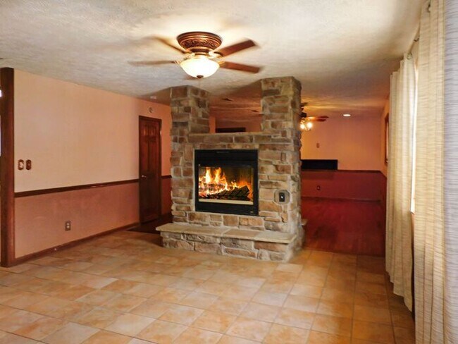 Building Photo - 217 Pawnee Ln