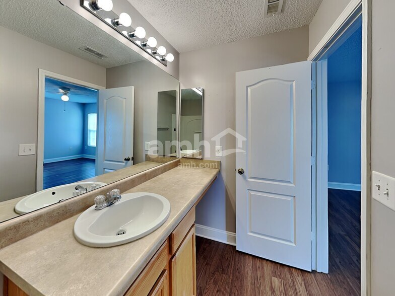 Building Photo - 312 Lameshur Ln