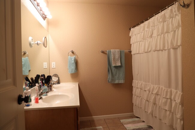 Building Photo - 131 Edna St