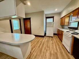 Building Photo - 602 1st St NW