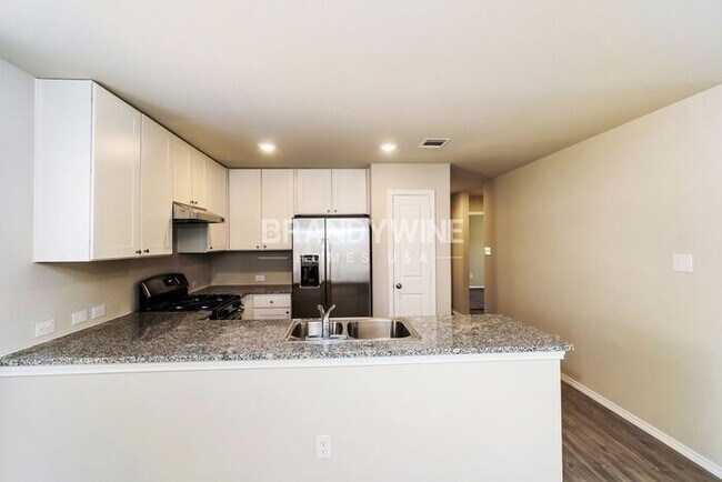 Building Photo - 3 BEDROOM - DURBIN