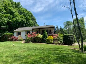 Building Photo - 108 Maple Rd