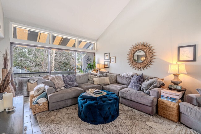 Building Photo - 137 Cordillo Pkwy