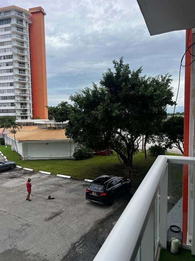 Building Photo - 1351 NE Miami Gardens Dr