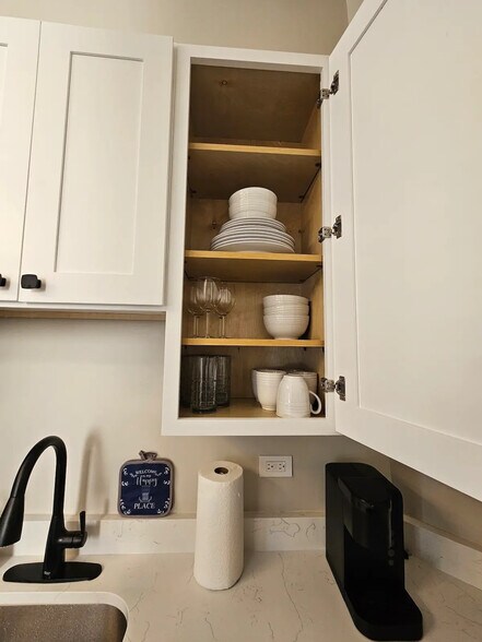 Building Photo - 2339 N California Ave