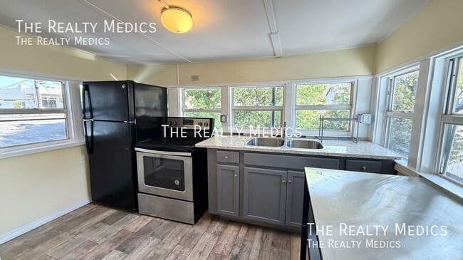 Building Photo - 35 Hill Ave