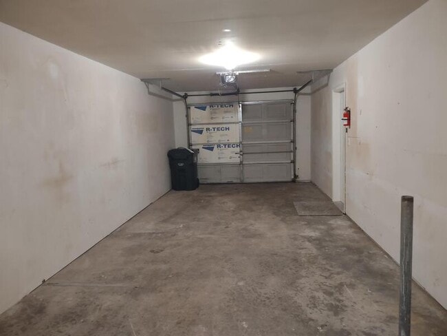 Building Photo - 120 Sunny Ln