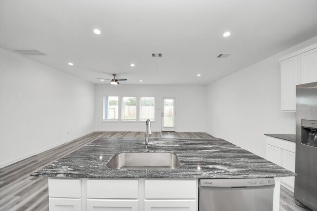 Building Photo - 10327 Sylvan Wds Trl