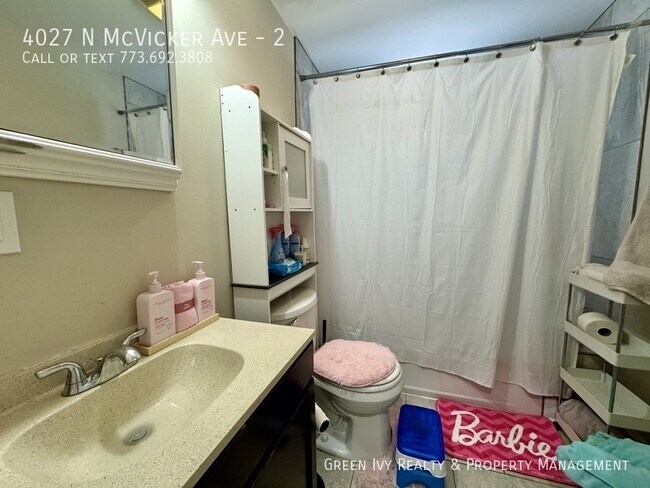 Building Photo - 4027 N McVicker Ave