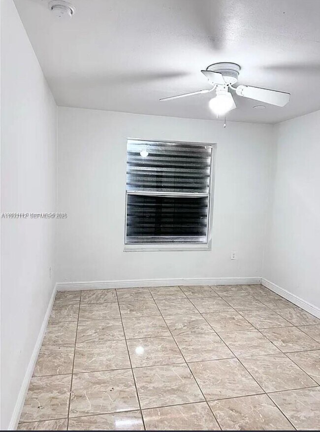 Building Photo - 4425 SW 21st St