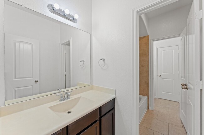 Building Photo - 5610 Glenfield Spring Ln