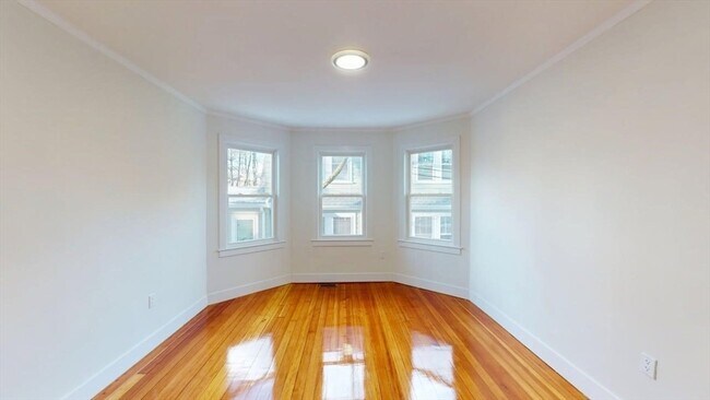 Building Photo - 391 Linwood Ave