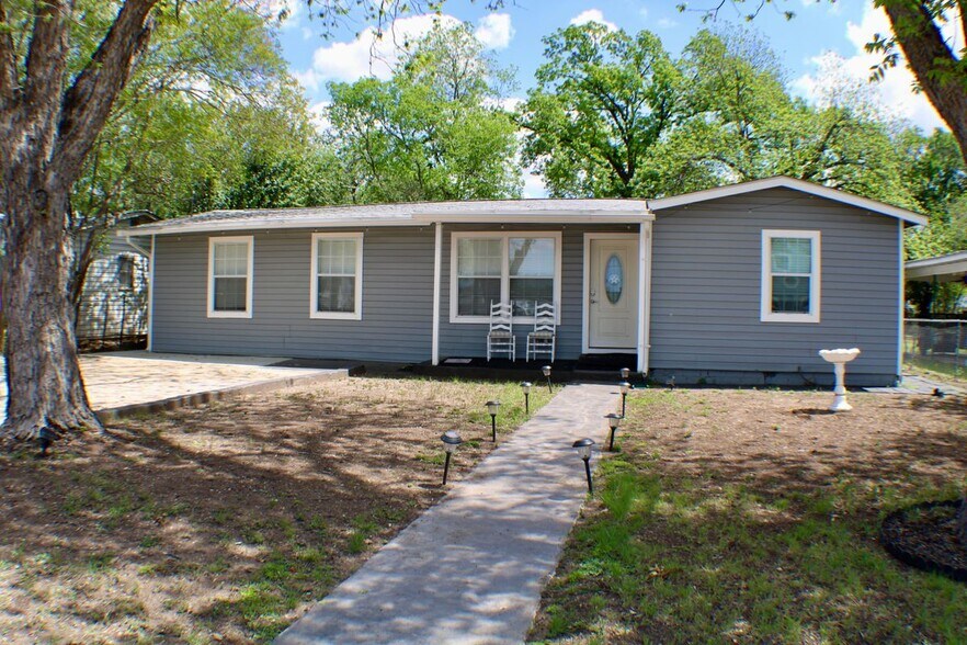 Building Photo - 1141 Katy St