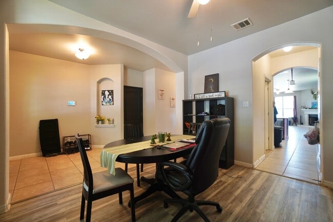 Building Photo - 18621 Dry Pond Dr