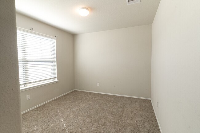 Building Photo - 1834 Brady Shores Dr