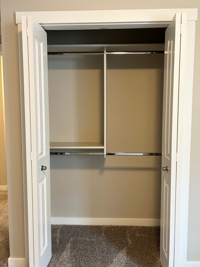 Building Photo - Stunning 3 bedroom 2 bathroom home in Meri...