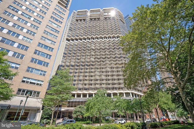 Building Photo - 202-10 W Rittenhouse Square