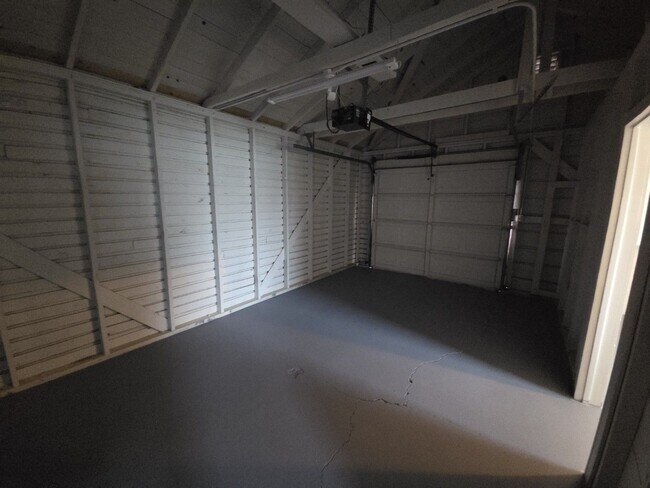 Building Photo - Elegant home with classic charm