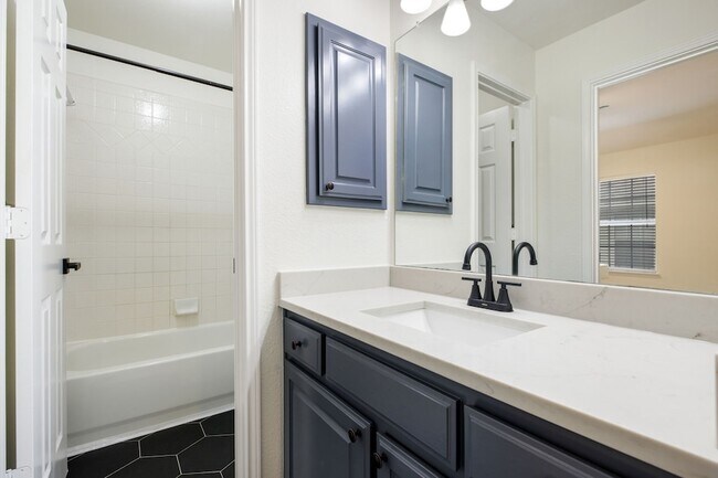 Building Photo - 1417 Cool Springs Dr