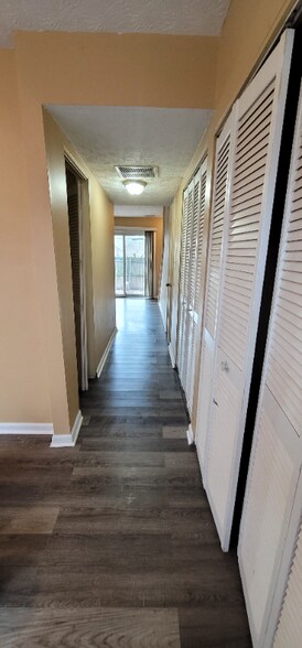 Building Photo - 3500 Warwick Dr