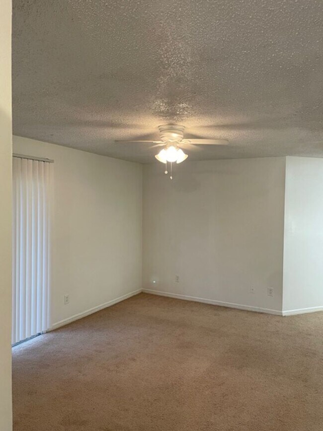 Building Photo - 6052 Westgate Dr