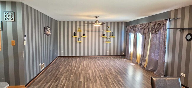 Building Photo - 2416 Boxwood Ln