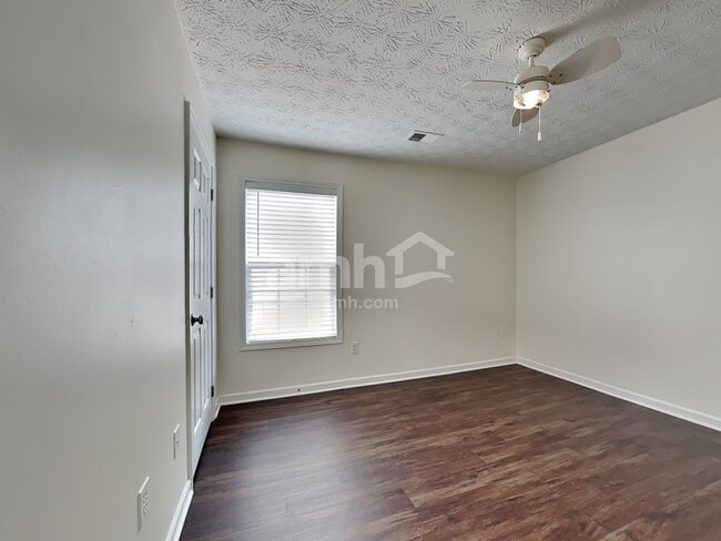Building Photo - 2347 Swan Lake Dr SW