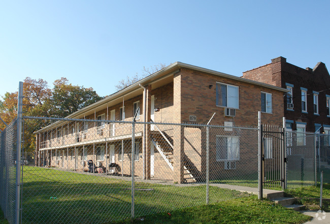 Building Front - 879 E Mound St