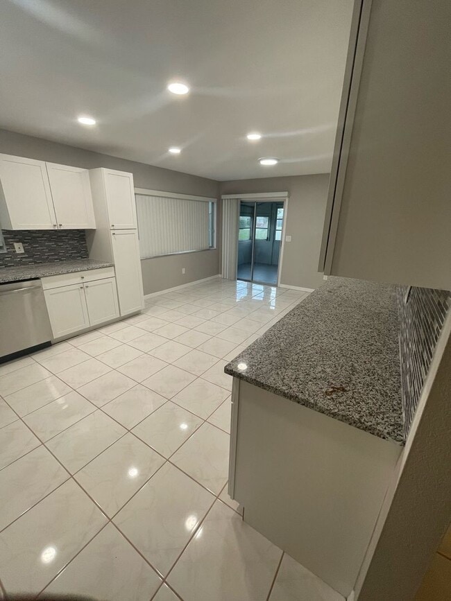 Building Photo - Annual Unfurnished Renovated Single-family Home near Mckibben Park!