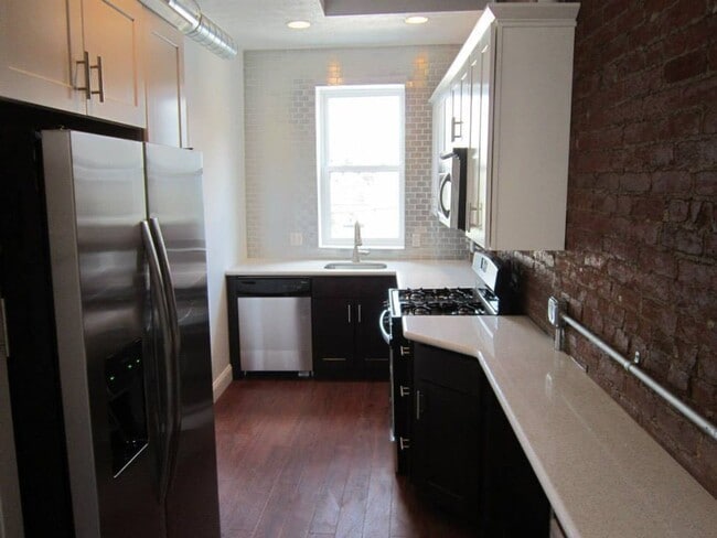 Primary Photo - Beautiful 3 bed, 1 bath luxury apartment South Side Flats