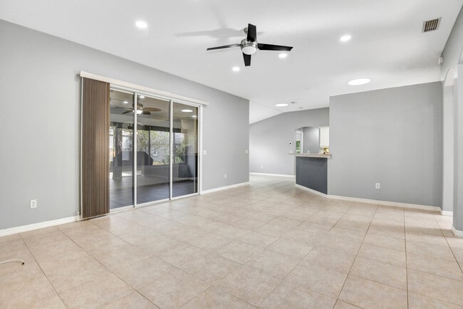 Building Photo - 11 Manderley Ln