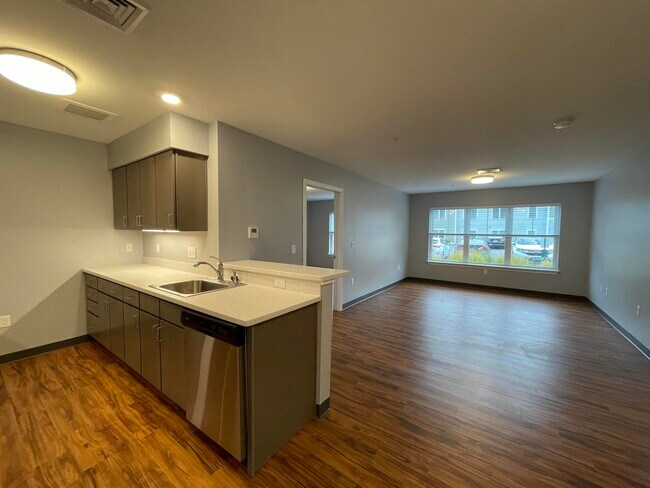 Building Photo - 15 E Ridge Dr