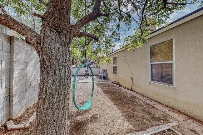 Building Photo - 10728 Hatch Dr NW