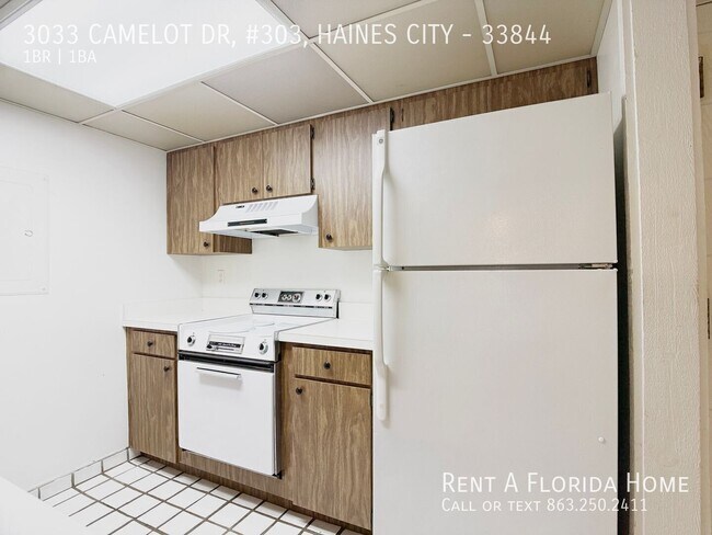 Building Photo - 3033 Camelot Dr