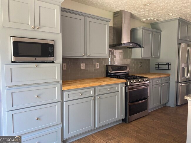 Building Photo - 900 Harbins View Dr