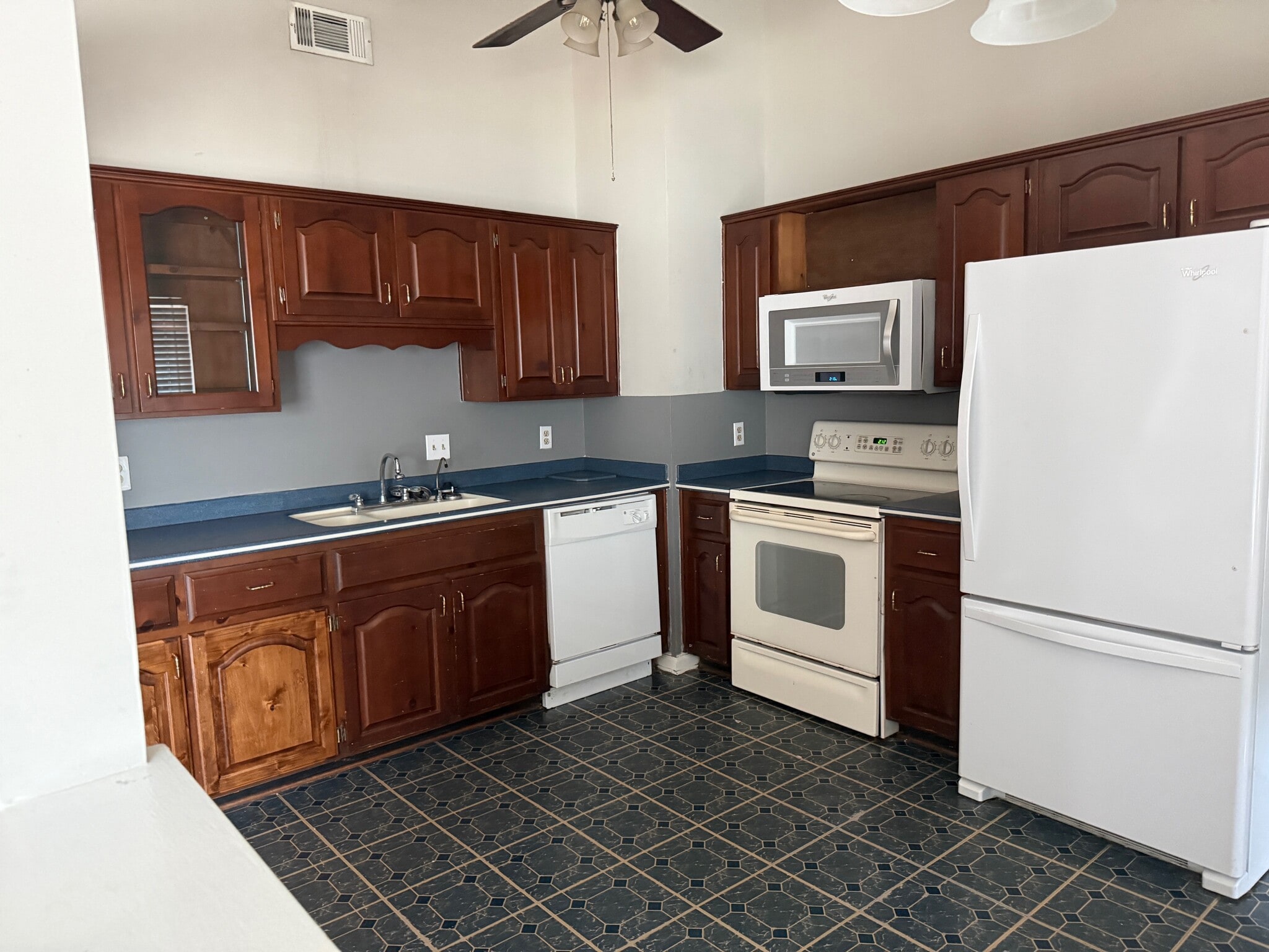 kitchen - 255 Falcon Dr