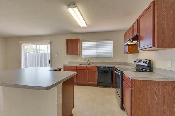 Building Photo - 621 Woodpecker Ln