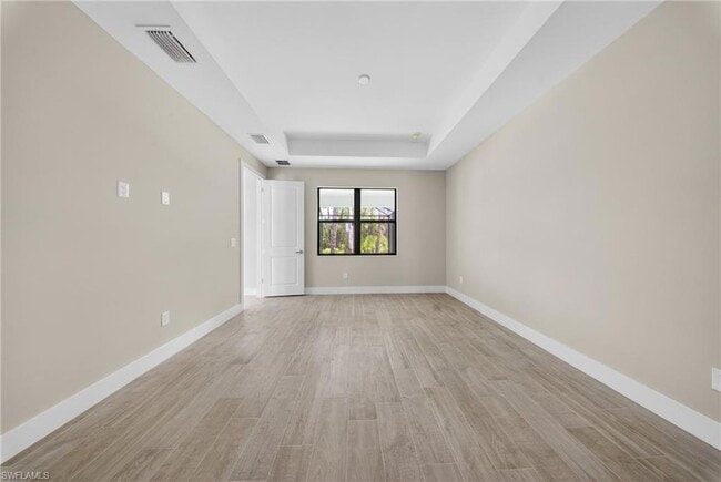 Building Photo - 821 Moore Ave