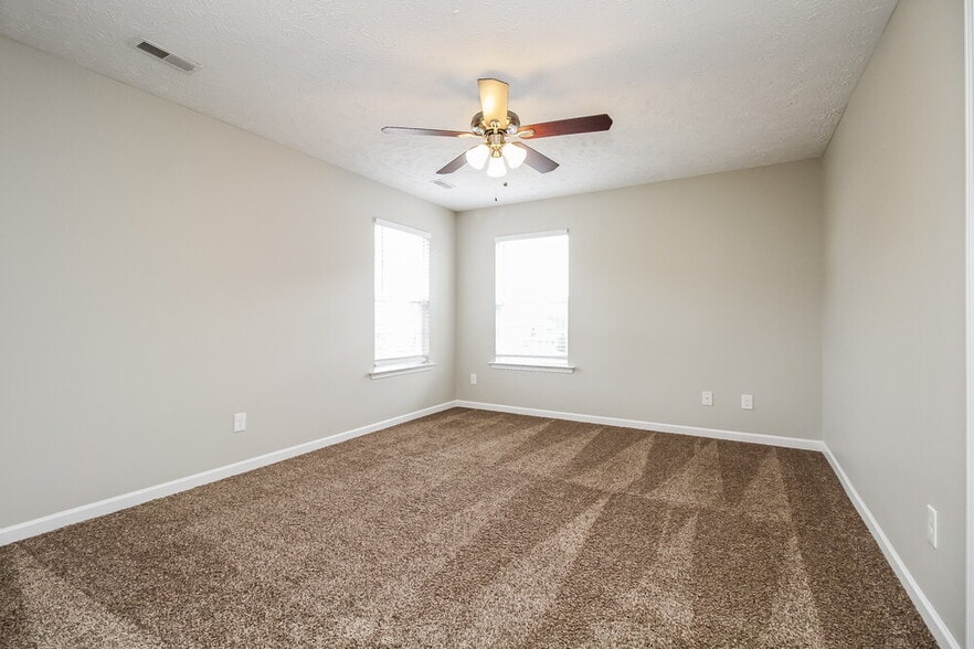 Building Photo - 1240 Crescent Ridge Drive