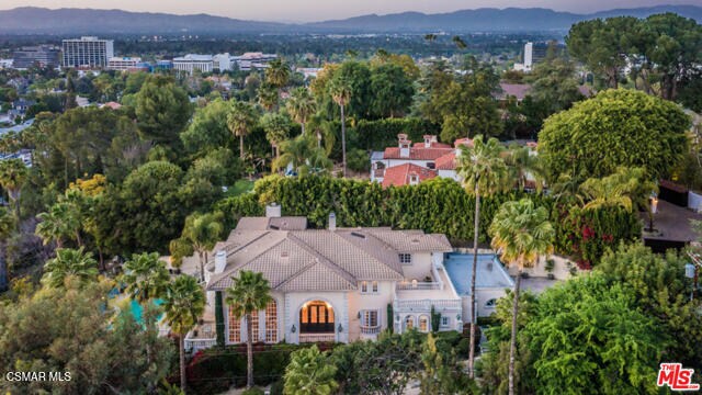 Building Photo - 4440 Hayvenhurst Ave