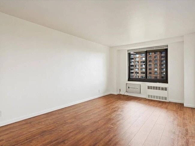 Building Photo - 185 Hall St