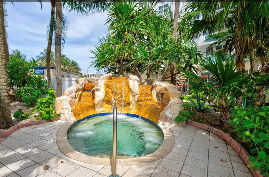 Building Photo - 3001 S Ocean Dr