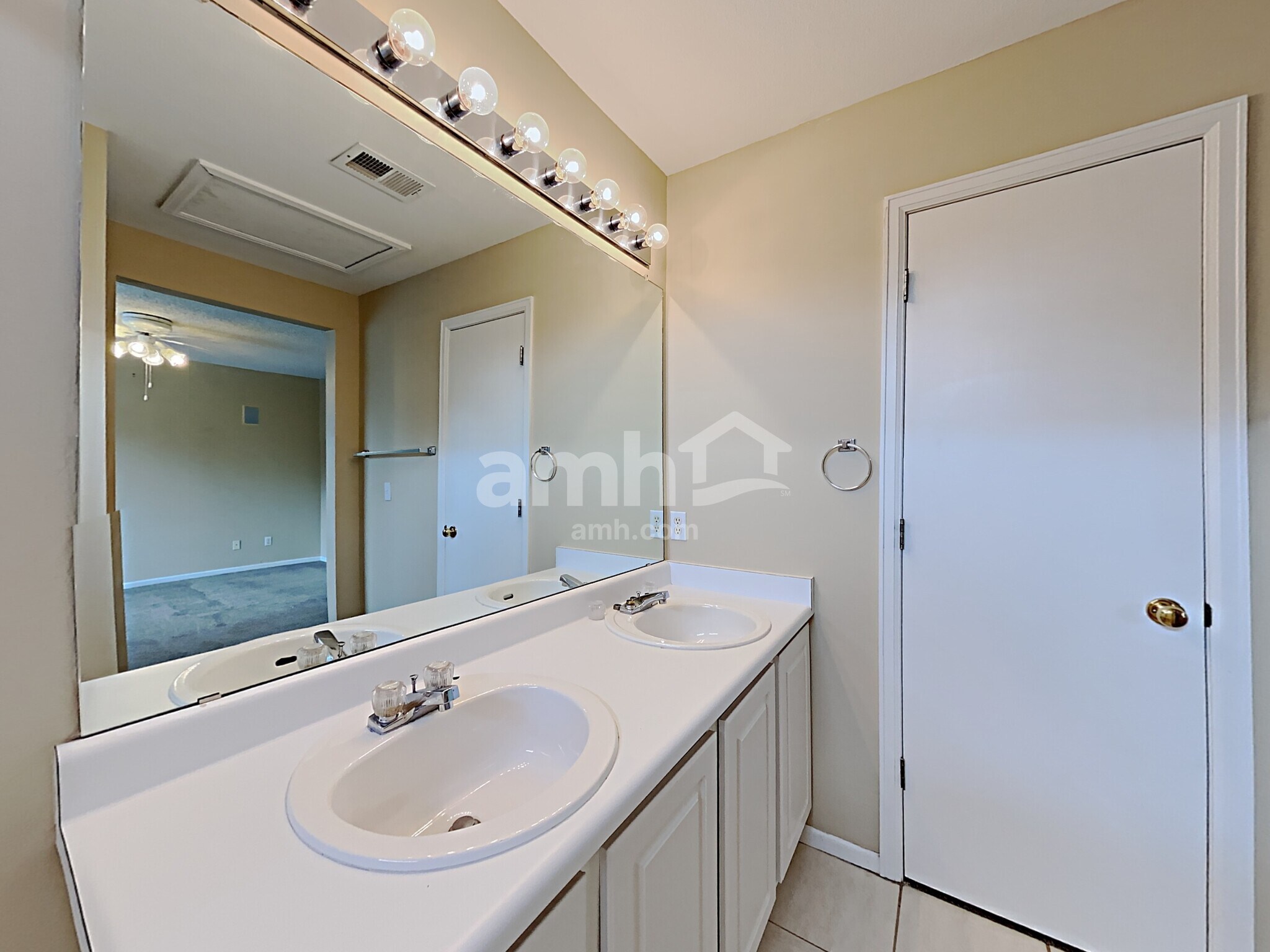 Building Photo - 9595 Canberra Dr