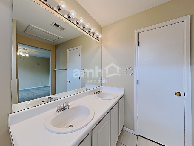 Building Photo - 9595 Canberra Dr