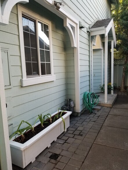 Building Photo - 1520 Adeline St