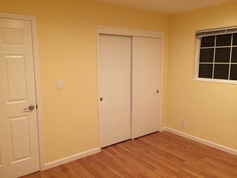 Large bedroom - 446 Webster St